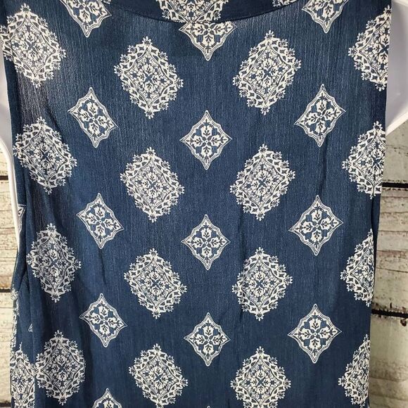 Daytrip Sleeveless Blouse Women’s Medium Blue White Boho Print Keyhole Tank Top - Picture 4 of 6